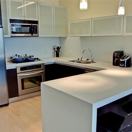 Tenten Wilshire - Official Los Angeles Quarto foto